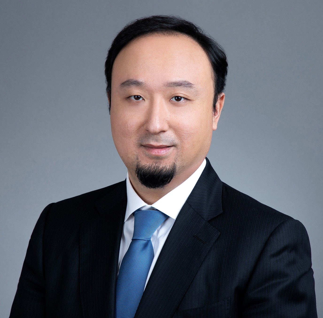 何一偉